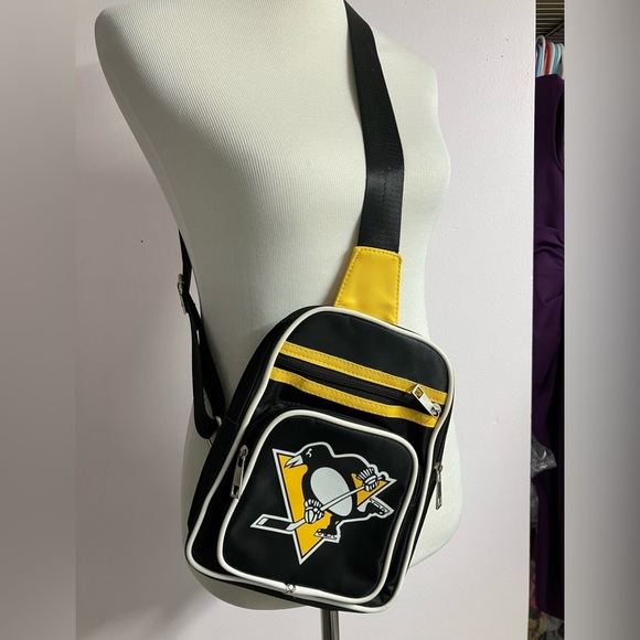 Pittsburgh Penguins Women’s Crossbody Bag, Black/Yellow/White, 8 1/2”x 10”, NHL - Picture 5 of 5